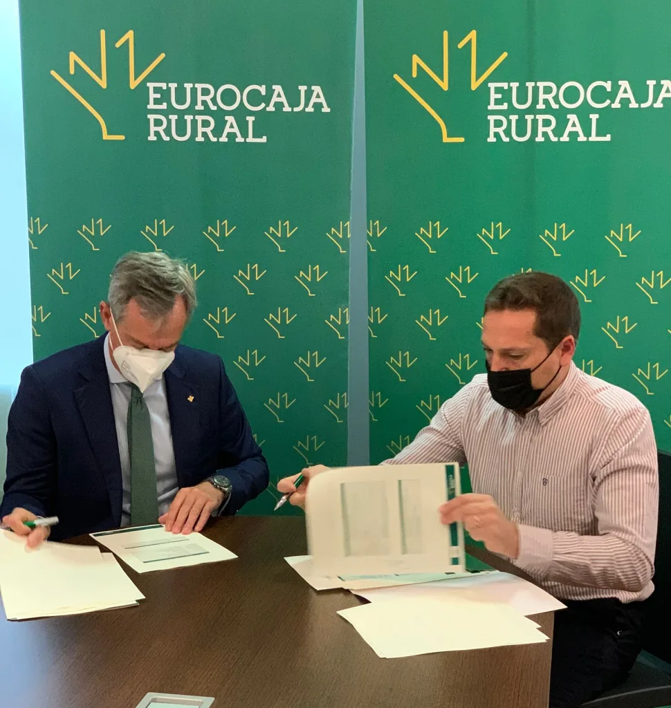 Firma del convenio entre ARACOVE y Eurocaja Rural